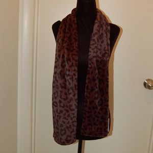 The Walking Company Gray Leopard Print Scarf